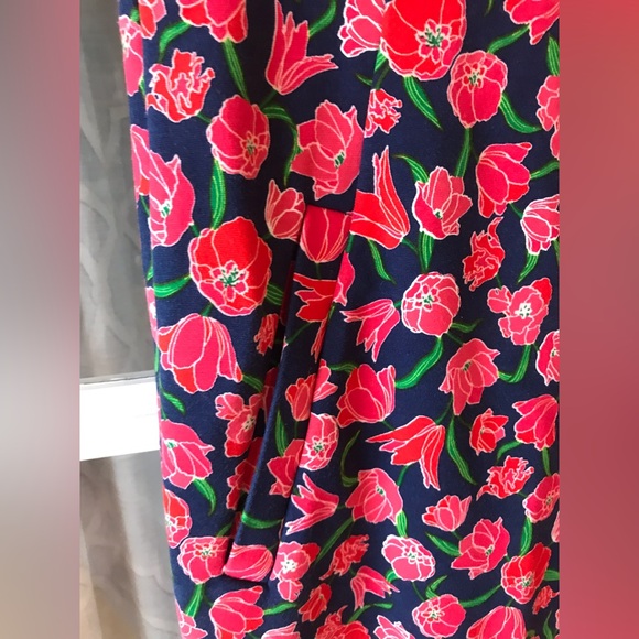 Lands’ End size 4 women’s navy blue dress, red tulips and flowers, pockets! NWOT - Picture 7 of 14